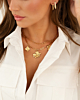 Gouden sieraden look