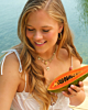 Gouden sieraden look zomers