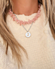 Zilveren necklaceparty met roze kralen en initial ketting