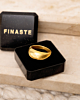 Gouden ring in sieradendoosje