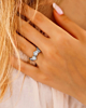 Zilveren ring witte bloemen