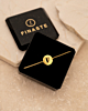 Gouden letter armband in sieradendoosje