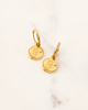 Gouden initial oorbellen met steentje