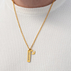 Gouden naamketting voor de man met anker op witte trui