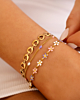 Multicolor armbandjes om pols