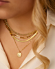 mix van gouden sieraden om hals