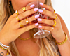 Gouden ringparty bij model