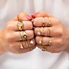 Gouden ringen gegraveerd