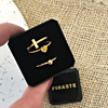 leuke gouden ringetjes in een sieradendoosje voor een leuke look