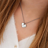Mooie hartjes ketting om de hals voor een trendy look