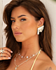 zilveren sieraden look met statement oorbellen