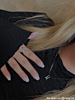Influencer met ketting en ring
