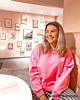Influencer draagt zilveren finaste kettinkjes
