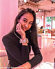 Zilver schakelarmbandje bij influencer om pols
