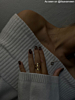 Influencer draagt gouden heart ring