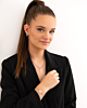Zilveren sieraden look bij model
