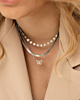 Zilveren bloemetjes ketting met witte details