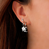 Trendy oorbellen met een letter eraan
