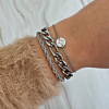 zilveren armbanden om pols vrouw