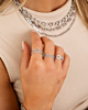 Zilveren ringen mix bij model