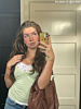 Influencer draagt gouden hoops