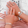 Leuke mix van ringen om de hand voor een complete look