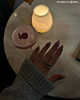 Influencer draagt gouden chunky ring