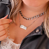 Mooie ketting met hanger om de hals voor een trendy look