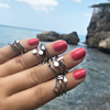 Leuke ringen shoppen om de hand met een mooie look