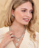 Zilveren sieraden look met bedels