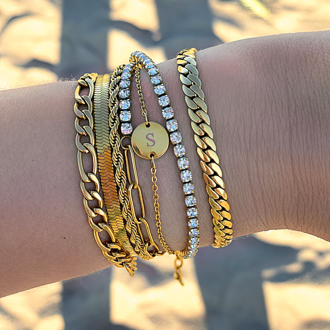 Trendy armparty met tennis armbanden