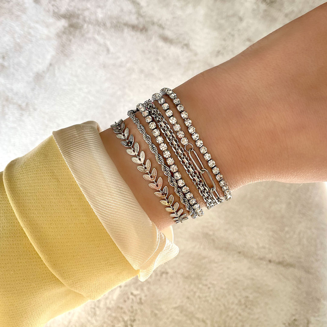 De mooiste armparty in het zilver om de pols