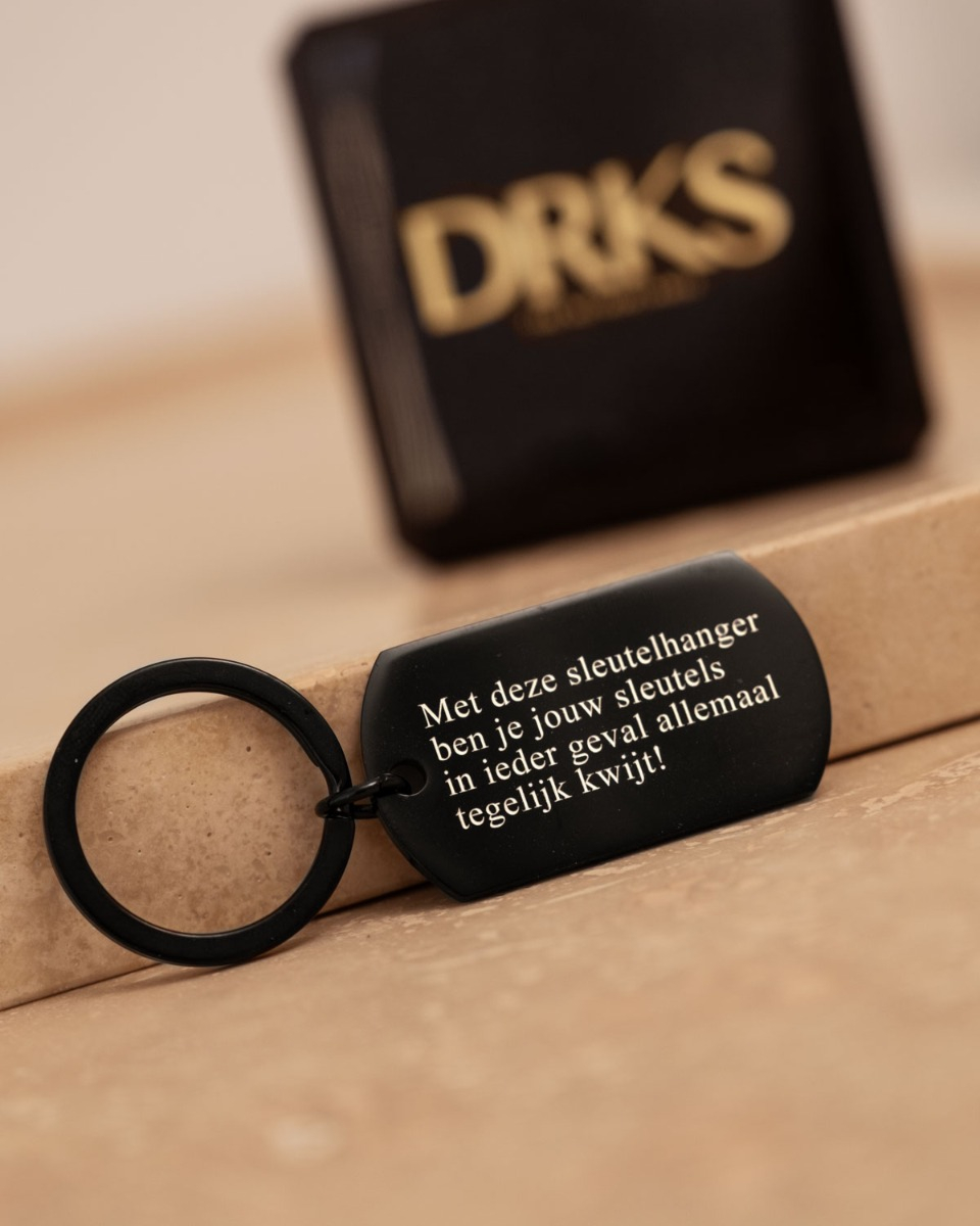 Zwarte sleutelhanger met tekst