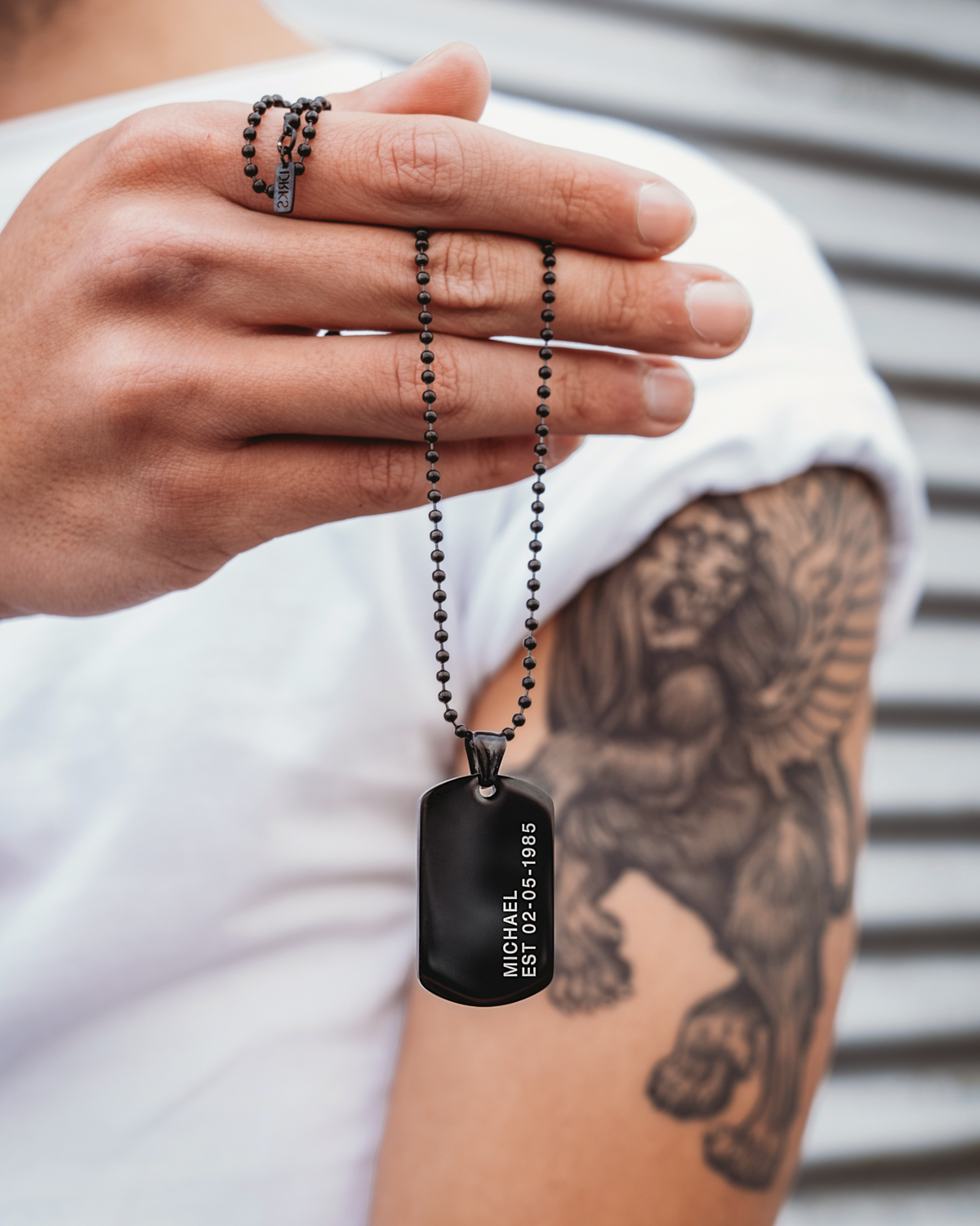 Dog tag ketting met naam en datum zwart