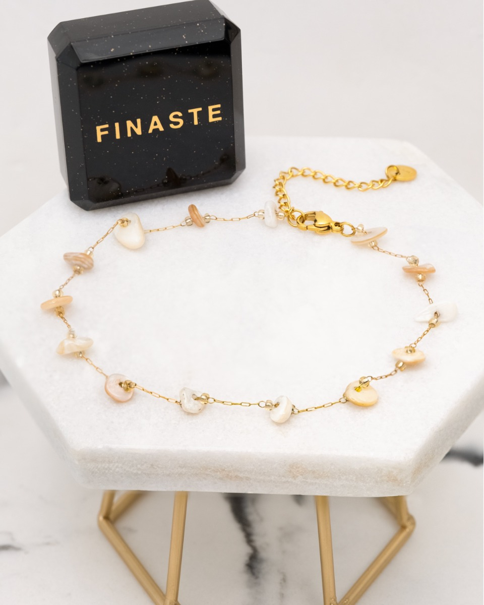 gouden schelpjes armbandje met sieradendoosje