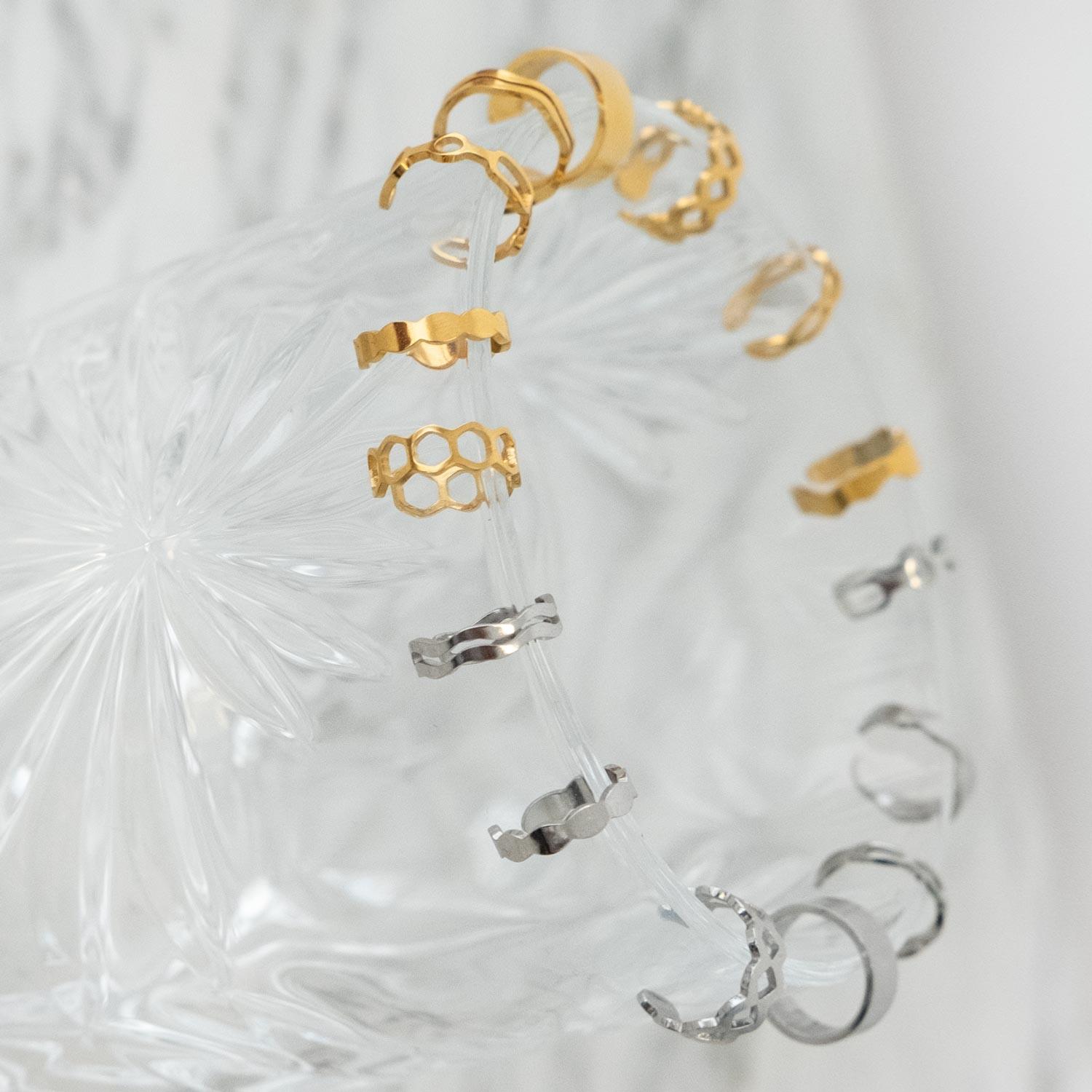Mix van zilveren en gouden ear cuffs