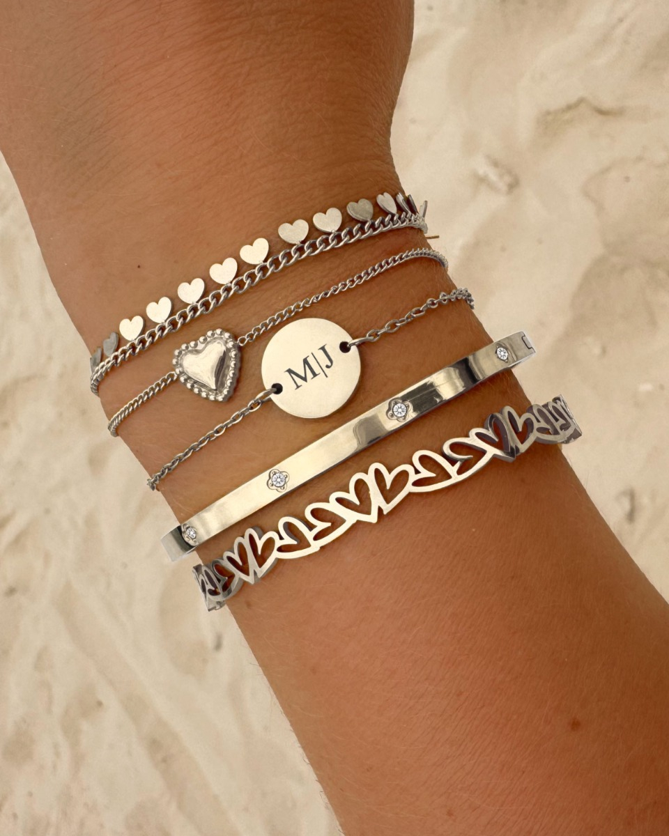 Zilveren armparty met hartjes