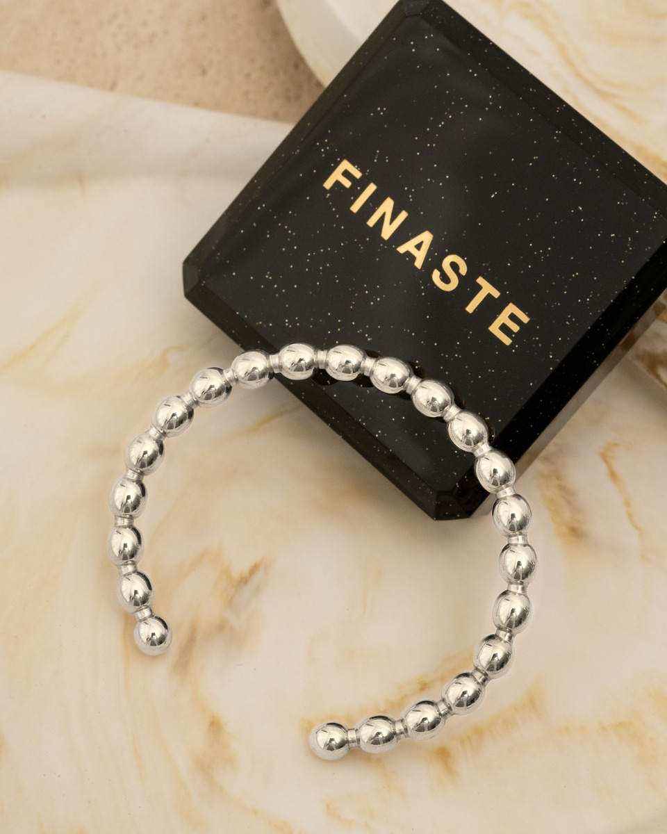 zilveren bolletjes bangle met sieradendoosje