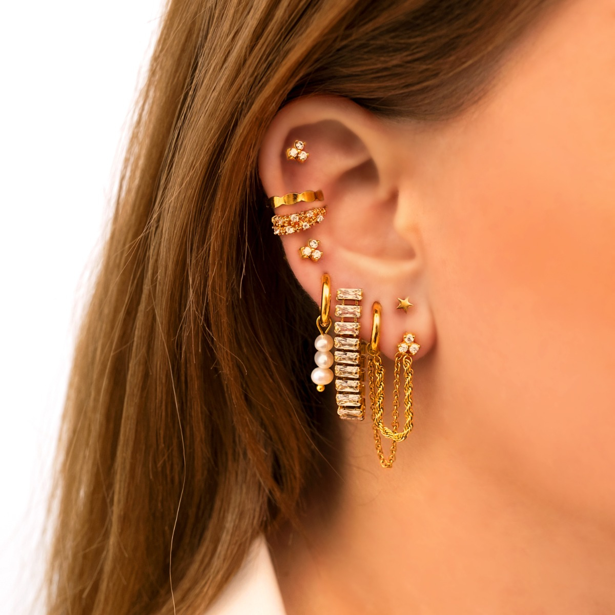 Gouden earparty met parel