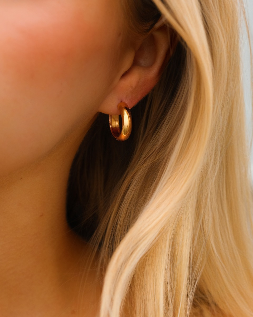 Gouden oorringetjes groot