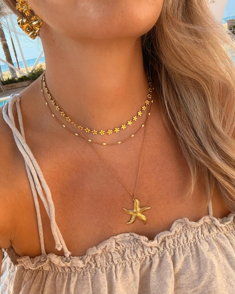 Gouden necklaceparty met gele details