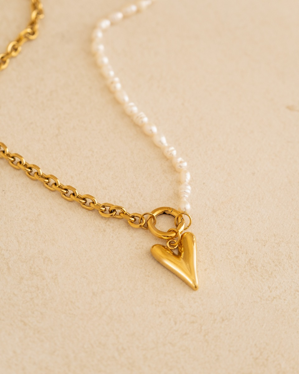 Gouden chain & pearl ketting hartje