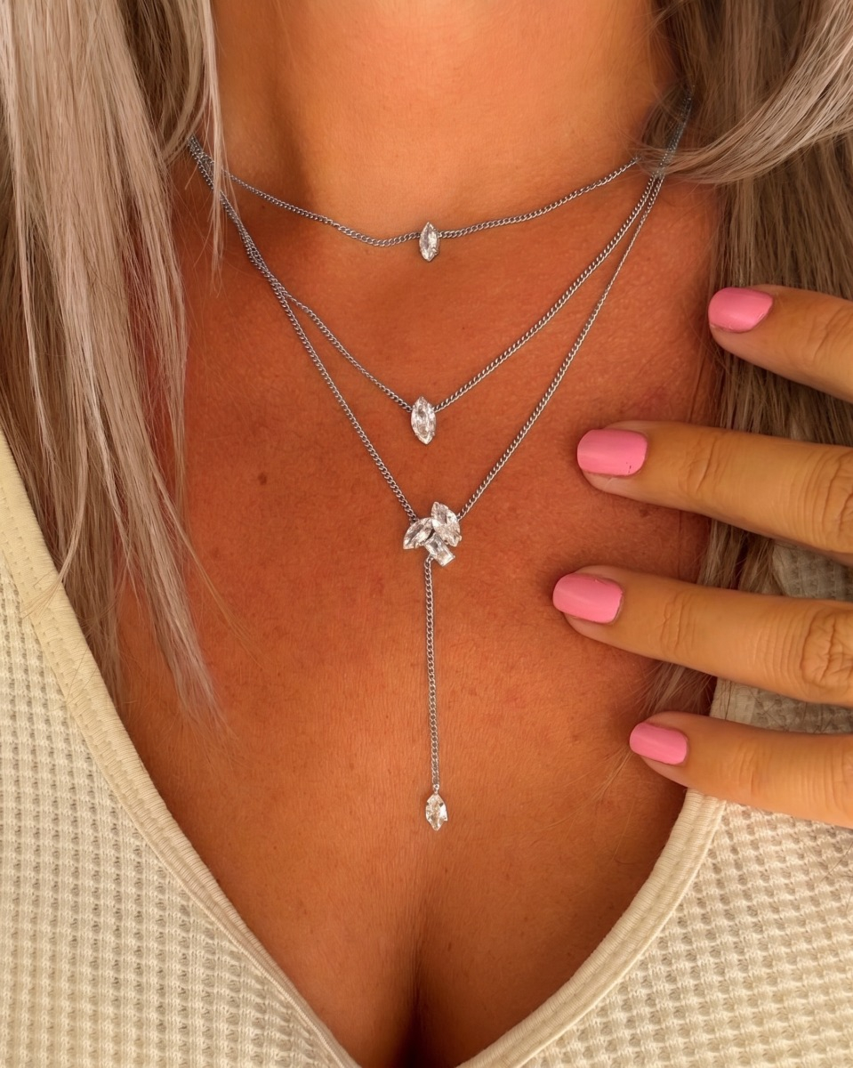 Driedubbele zilveren ketting met steentjes