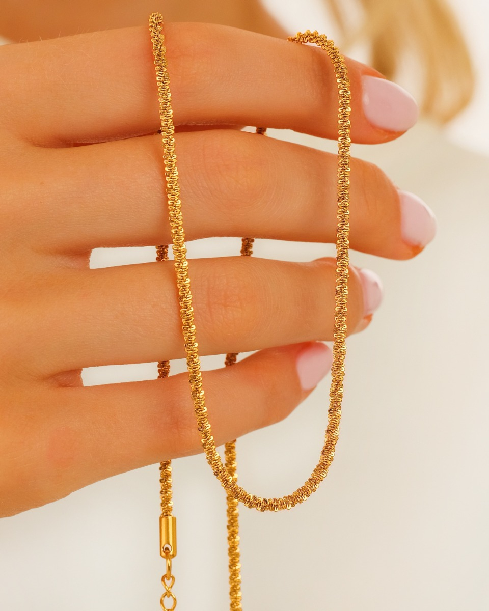 Gedraaide chain ketting goud in hand