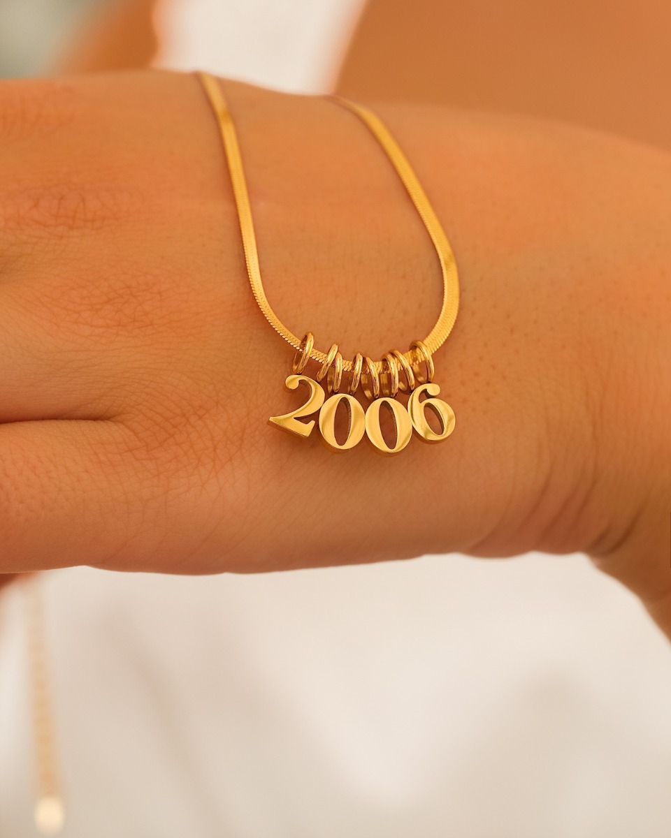 geboortejaar ketting op hand