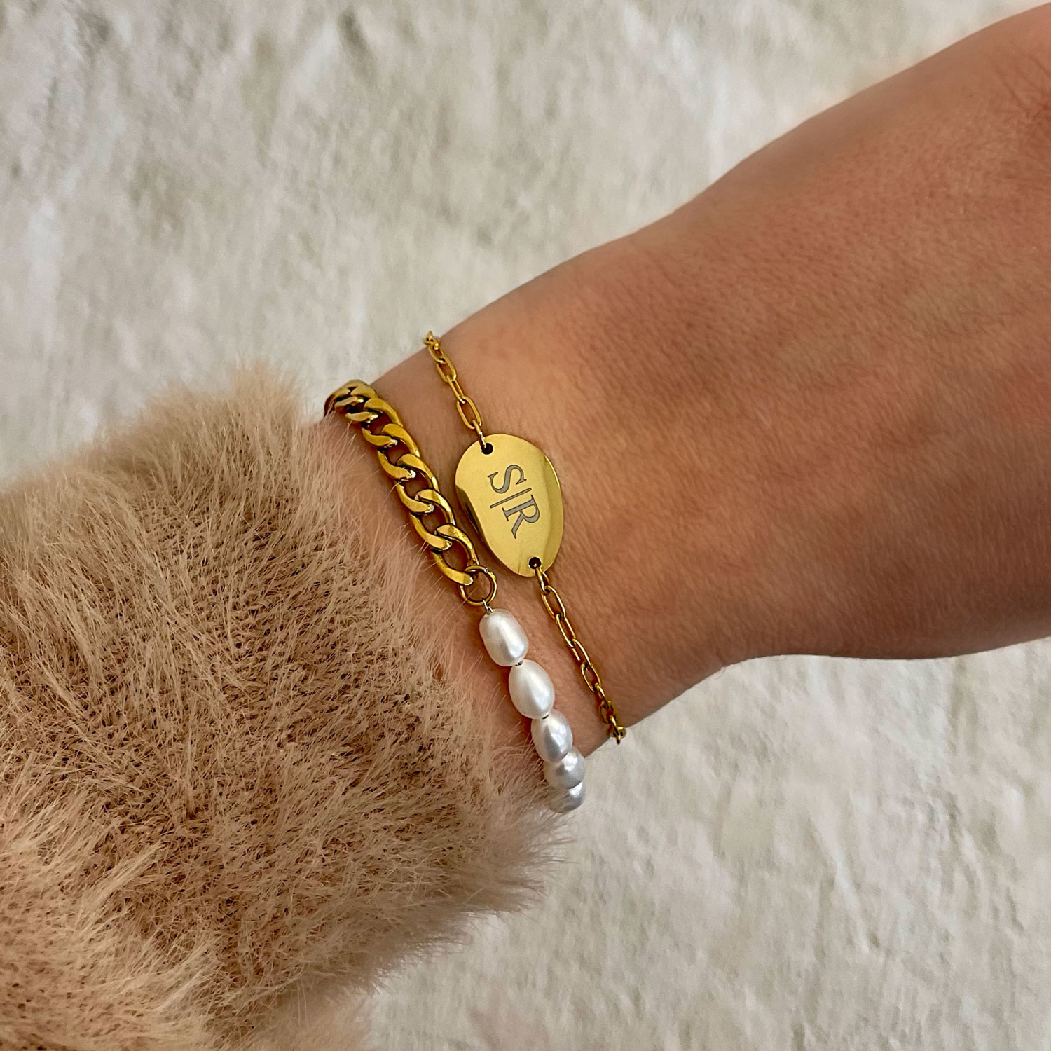 Pols met goud kleurige armcandy