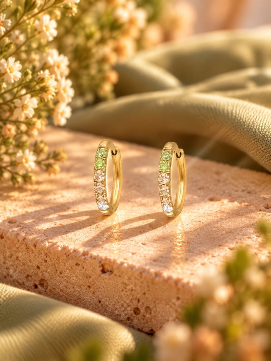 Gouden oorringetjes met groen/bruine steentjes