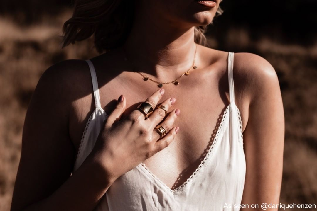 Influencer danique draagt zegelringen
