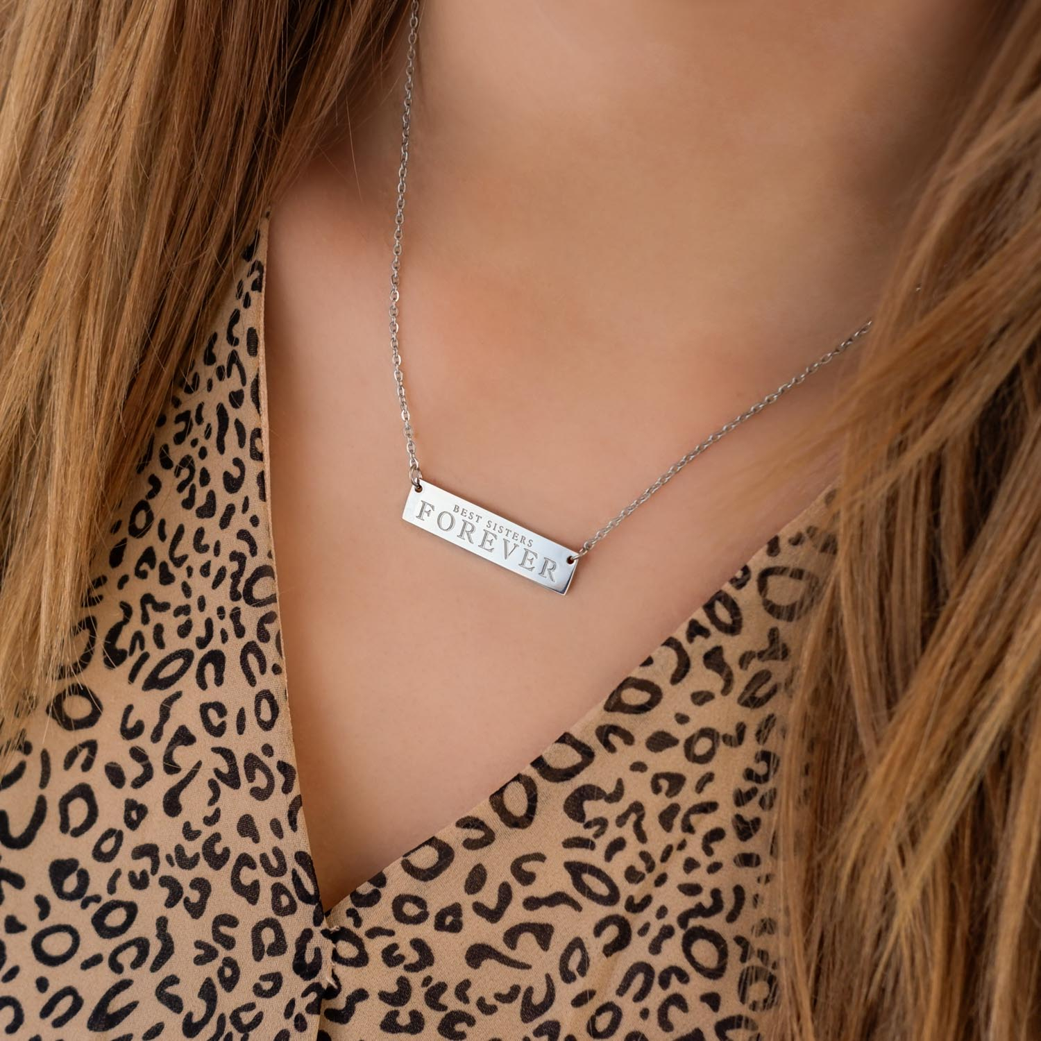 Best sisters forever ketting om hals bij vrouw