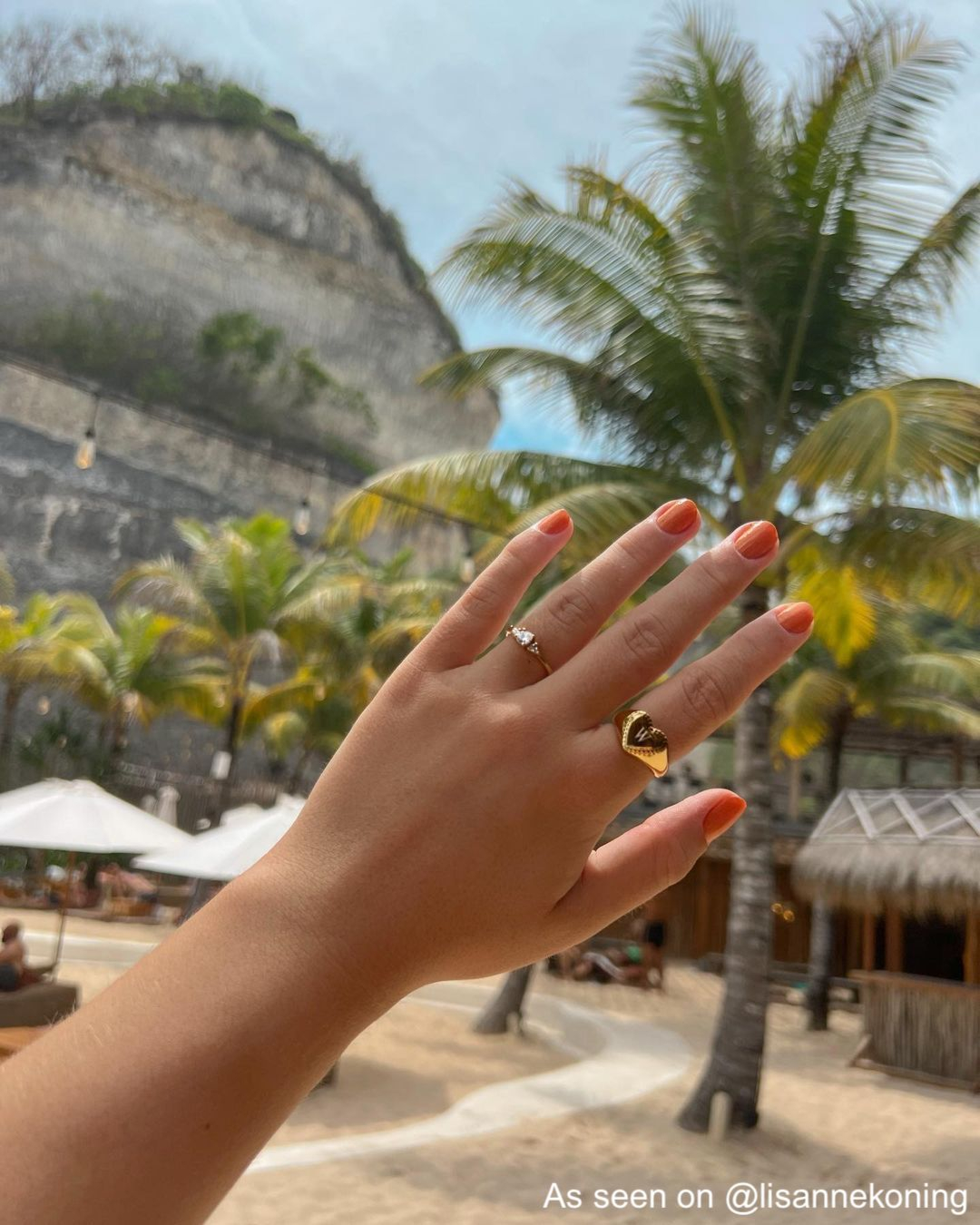 High class stone ring goudkleurig